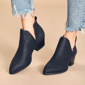 CL by Laundry Black Snake Chelsea Boot Sz 7.5 New Heel Ankle Boots